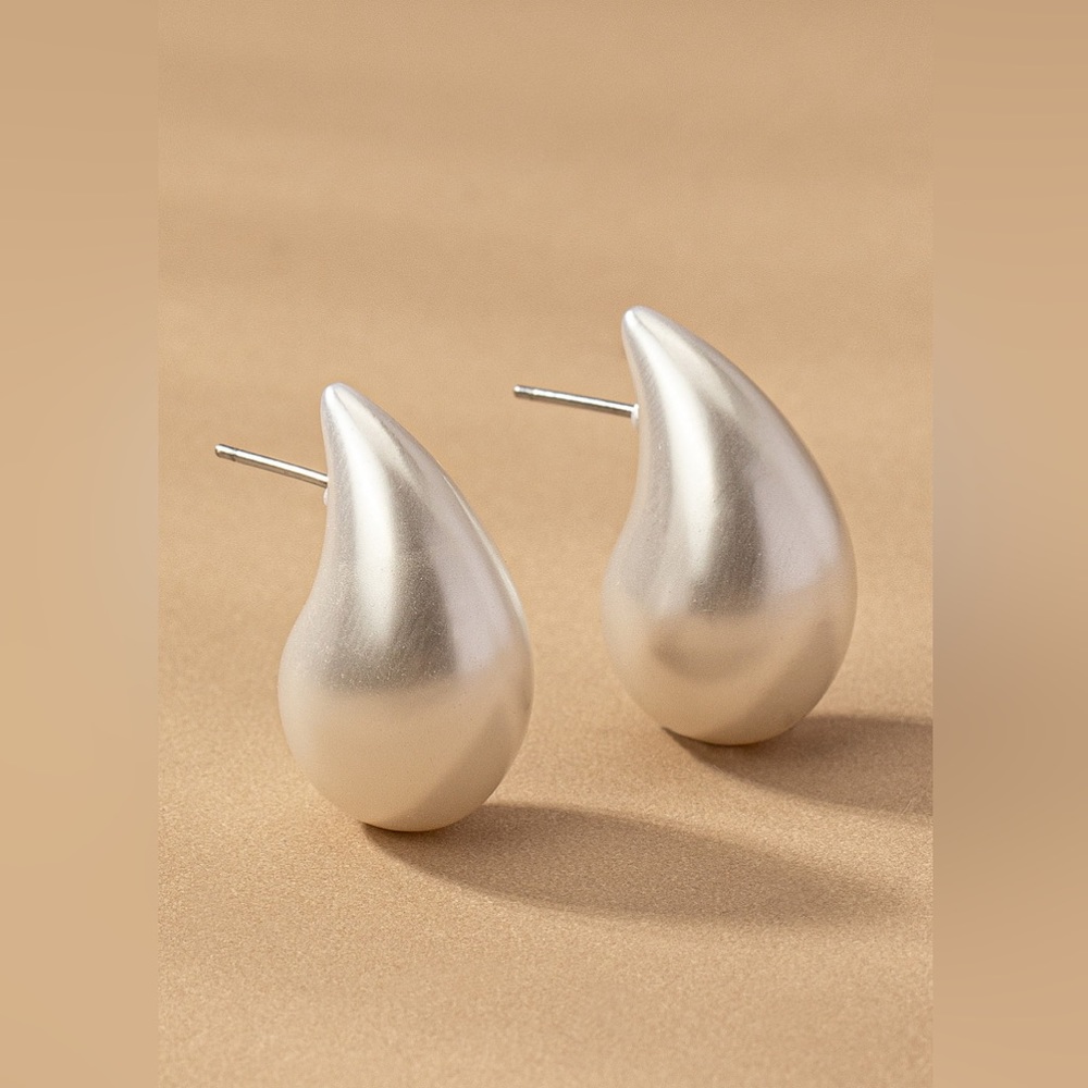 Small pearl teardrop earrings